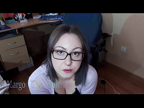 ❤️ Seksi dekle z očali globoko sesa dildo pred kamero Fucking video pri nas ❌